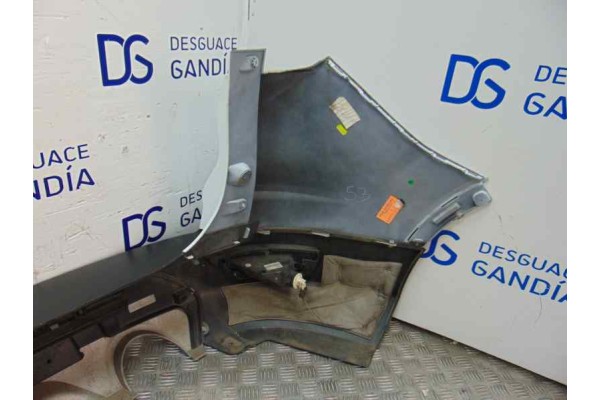 Paragolpes trasero usado 6