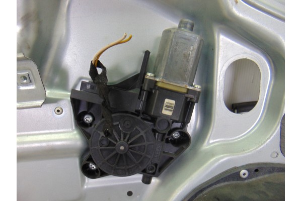 Elevalunas delantero izquierdo, Ford Focus Berlina (CB4) Trend 2009
