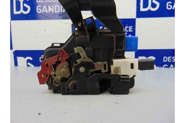 Cerradura puerta trasera izquierda, Volkswagen Touareg (7LA) TDI V10, 7L0839015B usado 7