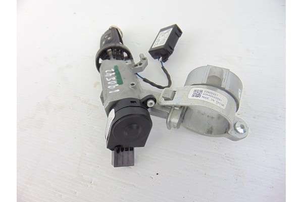 Antirrobo / llave contacto, Opel Insignia Berlina Cosmo 2010 usado 8