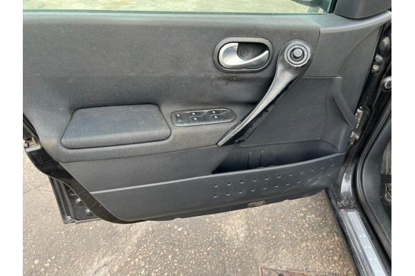 RENAULT MEGANE II BERLINA 5P Authentique