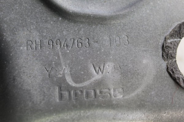 Elevalunas trasero derecho, Ford Focus Berlina (Cap) Trend 2005 usado 9