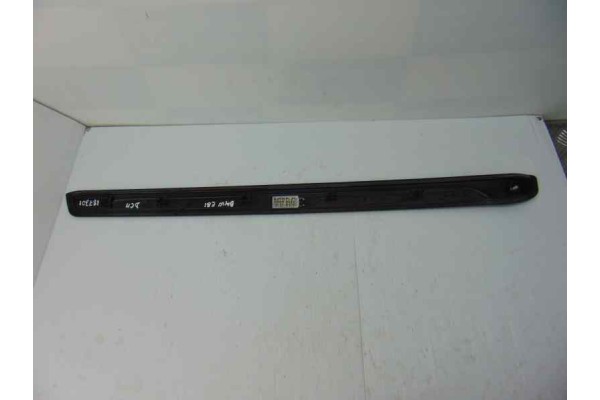 Moldura, BMW Serie 1 Berlina (E81/E87) 118d 2008, 60829010 usado 9