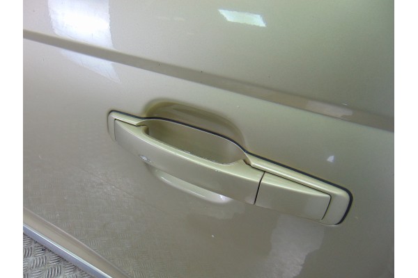 Puerta trasera izquierda, Ssangyong Rodius Xdi Limited AWD 2006, DORADA