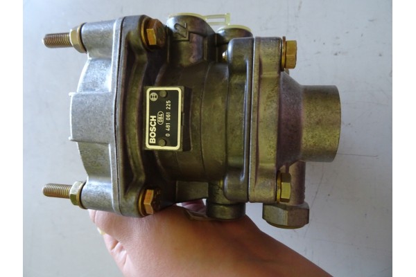 Válvula de Control Iveco 42106881 Bosch 0481061225