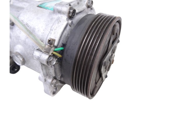 1J0820803 COMPRESOR AIRE ACONDICIONADO SKODA OCTAVIA BERLINA (1U2) 1.6 GLX (74kW) 1998 1J0820803 212123 SKODA - 1