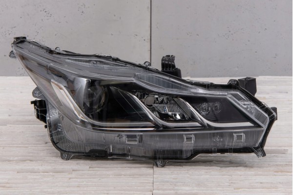TOYOTA COROLLA XII E21 SEDAN 2019 FRONT LAMP RIGHT 8113002T30 Customs tariff code 85122000