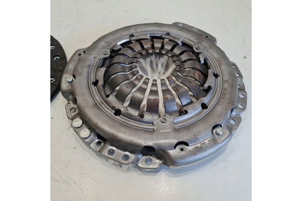 RENAULT CLIO IV KANGOO 1 5 DCI CLUTCH DISC PRESSURE SET LUK 622342909 Quality of parts according to GVO Q original with factory 