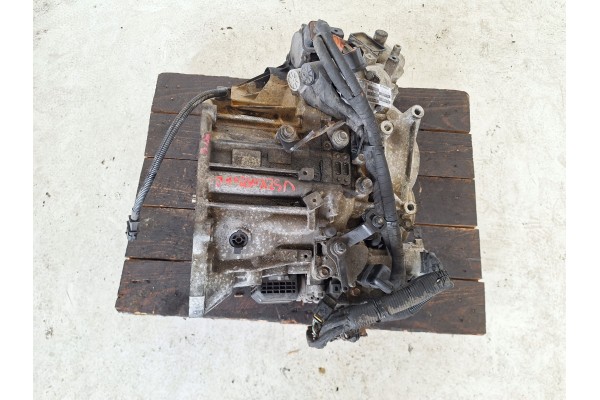 HYUNDAI I40 LIFT 15 GEARBOX 1 7 CRDI D26U Catalog number of the part HYUNDAI I40 LIFT 15 SKRZYNIA BIEGOW 1 7 CRDI D26U