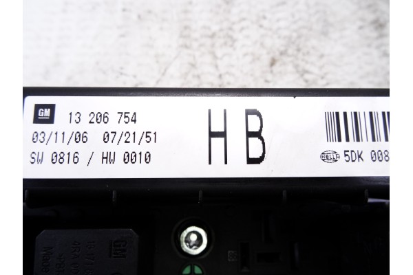 13206754 CAJA RELES / FUSIBLES OPEL ASTRA H TWIN TOP