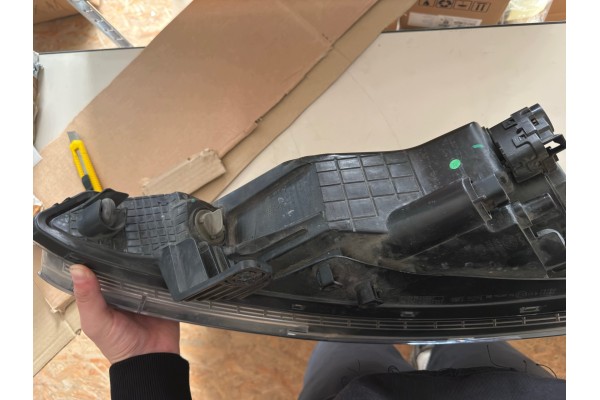Headlight Hyundai i20 92101C8000 Car type passenger cars