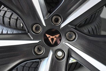 NEW Alloy Wheels 18 Cupra Formentor 5FF601025N New Bridgestone 2024 Car type passenger cars