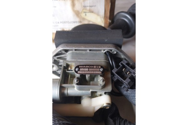 PARKING BRAKE VALVE MAN OE 81 52315 6164 Catalog number of the part 81 52315 6164