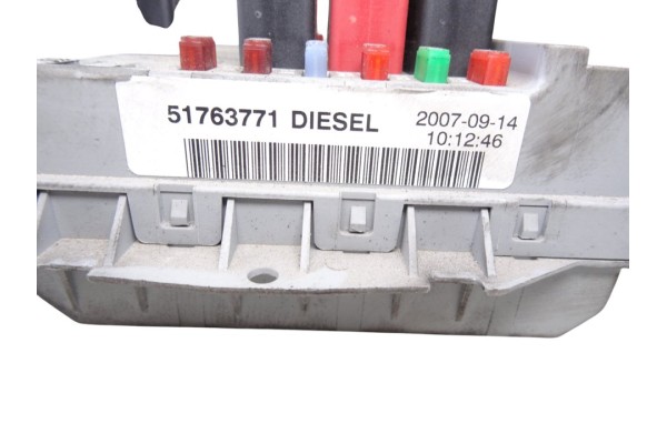 51763771 CAJA RELES / FUSIBLES FIAT I DOBLÒ CARGO 1.3 JTD SX Furgón 2007 51763771 213100 FIAT - 1