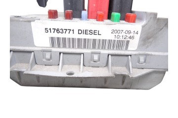 51763771 CAJA RELES / FUSIBLES FIAT I DOBLÒ CARGO 1.3 JTD SX Furgón 2007 51763771 213100 FIAT - 1