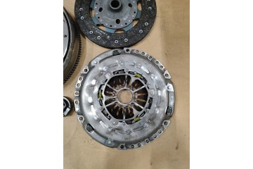 OUTLET Clutch sets LUK 600 0140 00 Quality of parts according to GVO Q original with factory logo OEM OES