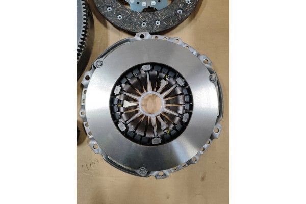 OUTLET Clutch sets LUK 600 0140 00 Engine type diesel