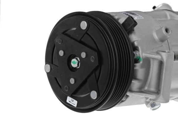 Compresor de aire acondicionado Valeo 690212 usado 4