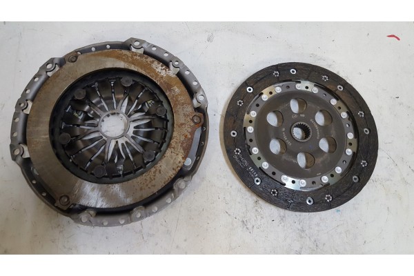 CLUTCH FORD FOCUS 1 8TDCI 01 LUK 623312433 Car type cargo vans passenger cars
