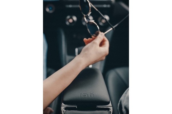 Reposabrazos Armster2 Negro para Toyota Aygo X, 2025- usado 7