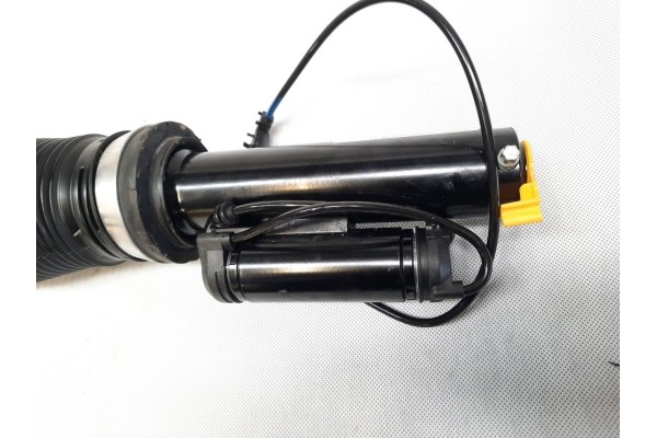 Amortiguador delantero Airmatic Mercedes S-Class W221 A221320931380 usado 6