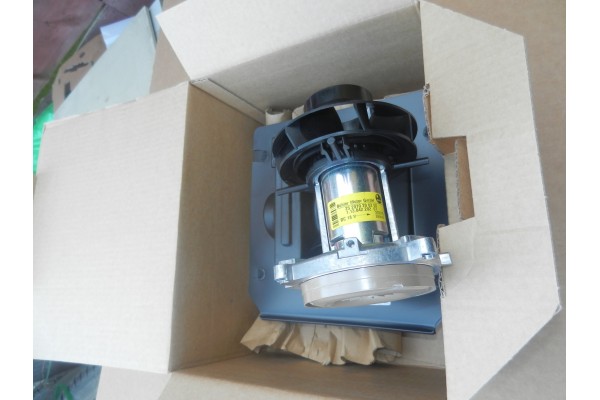 Motor calefactor estacionario Eberspacher Airtronic D4S 24V para Daf y Man usado 3