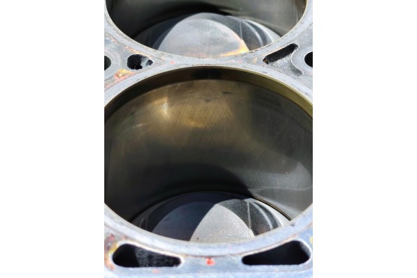 Bloque y cigüeñal inferior motor Dkz 06LF 2.0 TSI 06K103023N en excelente estado usado 11
