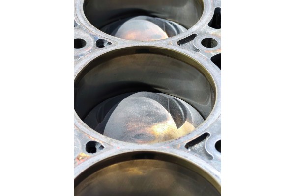 Bloque y cigüeñal inferior motor DKZ 06LF 2.0 TSI 06K103023N en exce