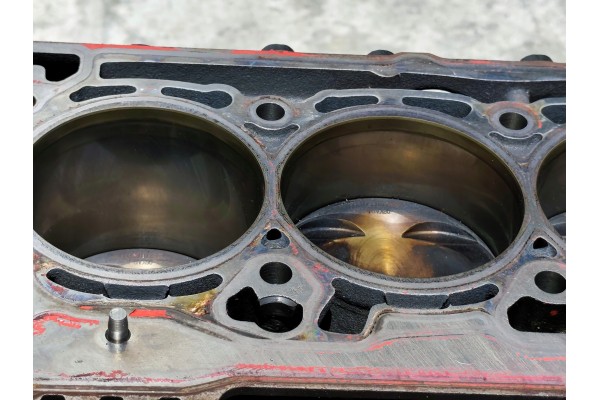 Bloque y cigüeñal inferior motor DKZ 06LF 2.0 TSI 06K103023N en exce