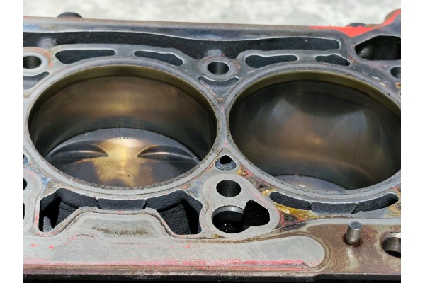 Bloque y cigüeñal inferior motor DKZ 06LF 2.0 TSI 06K103023N en exce