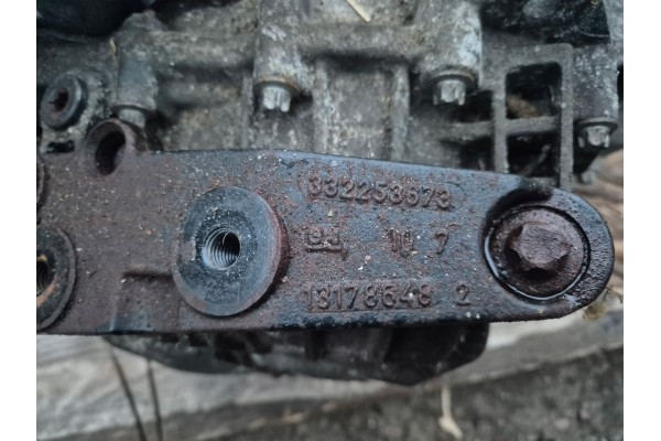 Caja de cambios M32 para Opel Meriva y Astra 1.7 Cdti usado 4
