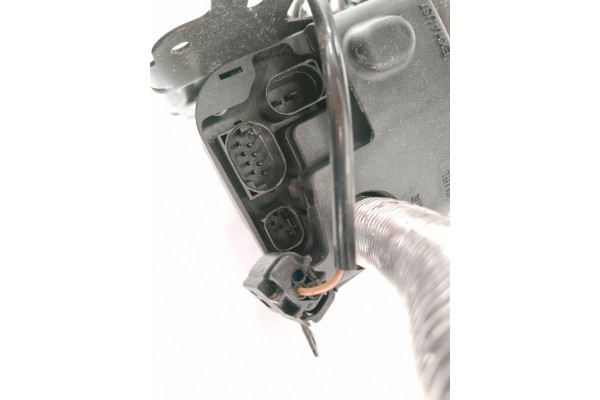 Calefactor estacionario Webasto para Land Rover Discovery LR4 AH2270G308AE 9024093B usado 5