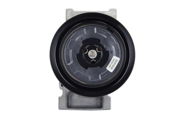 Compresor de aire acondicionado Denso DCP23032 usado 3