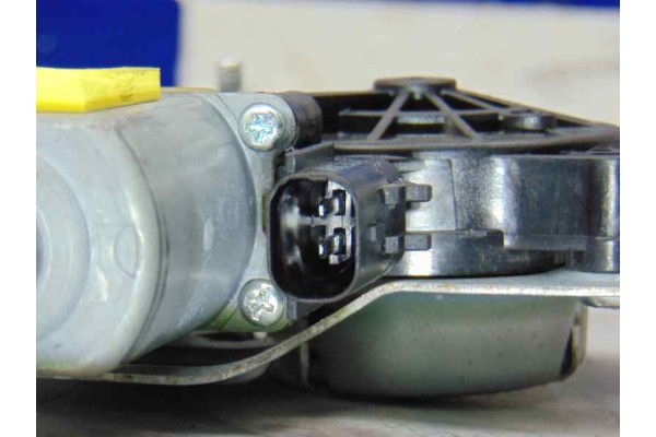 2 PIN ELEVALUNAS DELANTERO DERECHO SSANGYONG TIVOLI Limited 4x2 2017 2 PIN 177935 SSANGYONG - 4