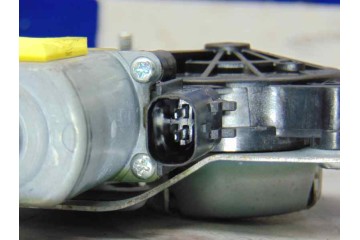 2 PIN ELEVALUNAS DELANTERO DERECHO SSANGYONG TIVOLI Limited 4x2 2017 2 PIN 177935 SSANGYONG - 4