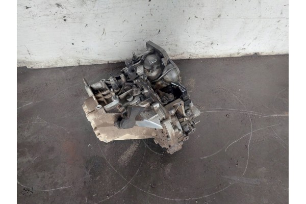 Caja de Cambios Manual 5 Velocidades Kia Sportage II 2.0 16V L6J usado 4