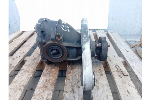 Diferencial trasero puente Mercedes SL R230 W230 3.07 2303510508 usado 2