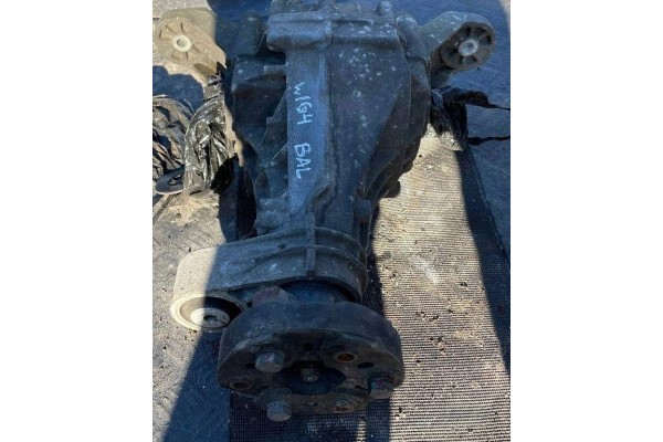 Reductor trasero Mercedes-Benz M (W164) A4460310032 2.99L diésel 165kW 2006 usado 3