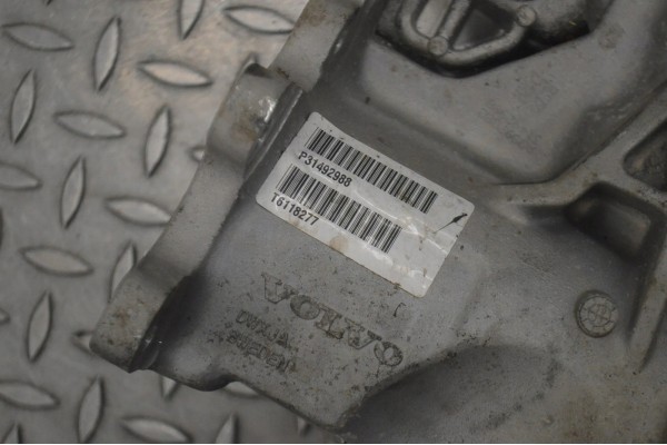 Reductor delantero Volvo XC40 (536) 6118277 25091359 2.0L 110 kW 2018 usado 8