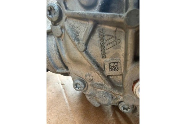 Reductor delantero Maserati 00463418870 2.0L híbrido 243kW 2023 usado 6