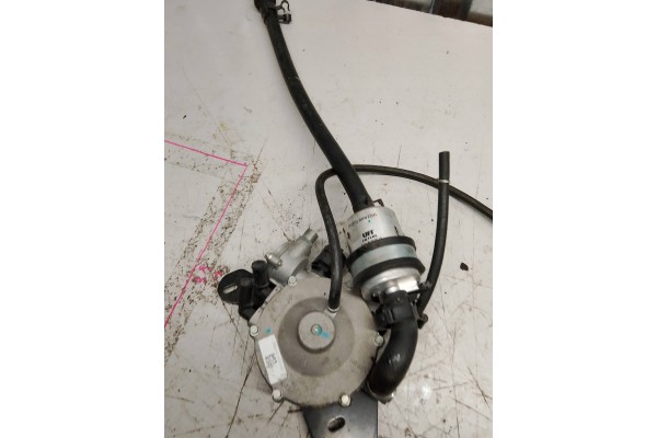 Reductor del sistema de gas Dacia Duster 404600220 163101925R usado 3