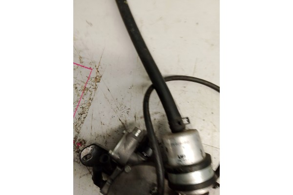 Reductor del sistema de gas Dacia Duster 404600220 163101925R usado 4
