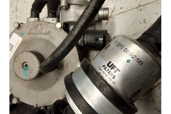 Reductor del sistema de gas Dacia Duster 404600220 163101925R usado 8