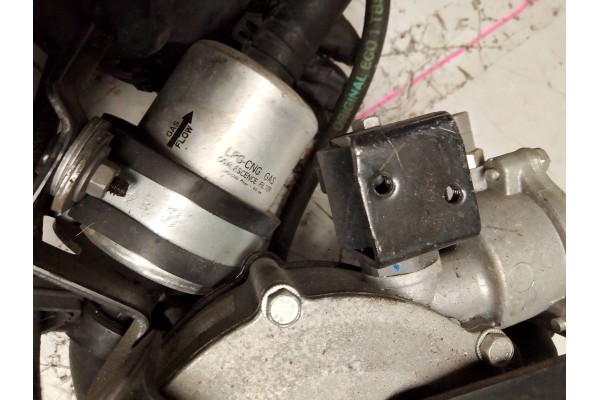 Reductor del sistema de gas Dacia Duster 404600220 163101925R usado 9