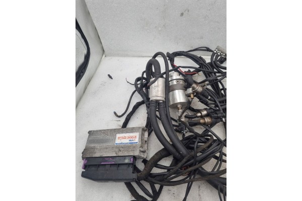 Instalación de gas Lpg Stag-300-6 para 5 cilindros Volvo V70 67R014289 usado 3