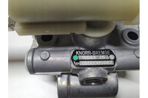 Mercedes airbag levelling valve knorr bremse 0500005002000 Catalog number of the part 0500005002000