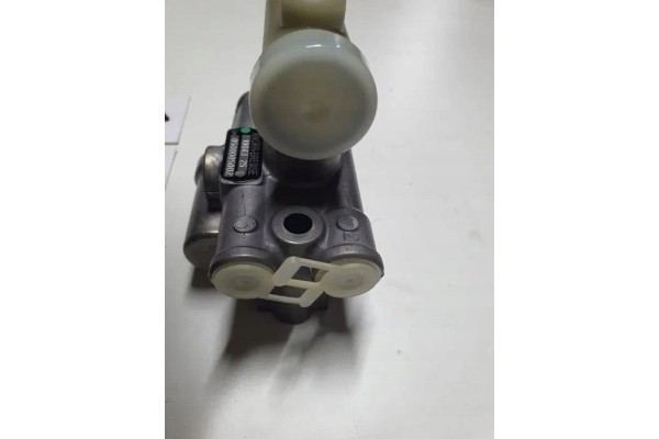 Mercedes airbag levelling valve knorr bremse 0500005002000 Part manufacturer Knorr Bremse
