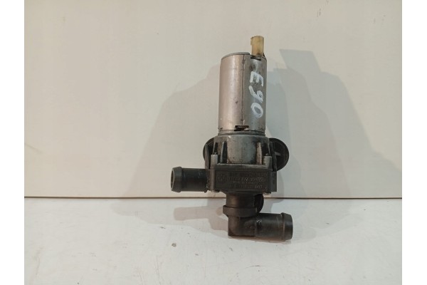 Additional coolant pump 64 11 6 928 246