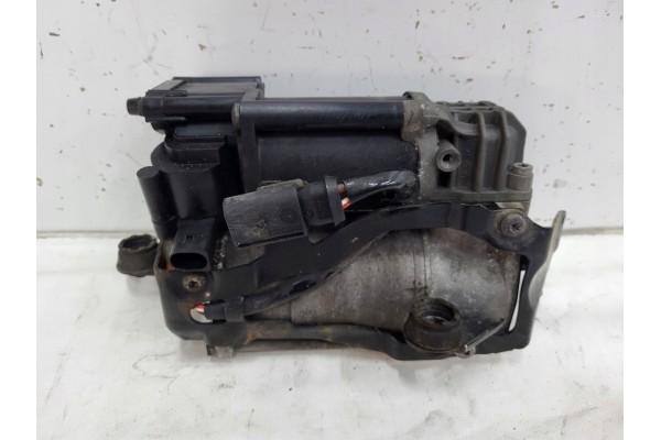 SUSPENSION COMPRESSOR MERCEDES W205 W213 W253 A2053200104 Catalog number of the part A2053200104