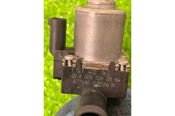 OE MERCEDES HEATER VALVE DB W205 2 0 15 Catalog number of the original A0005062864